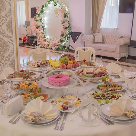 Готель Баронський Двір تشيرنيفتسي المظهر الخارجي الصورة